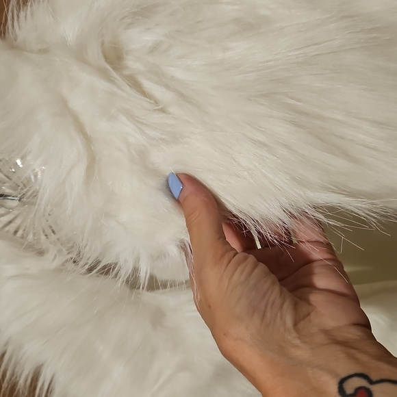 White Faux Fur Cropped Open Vest Wrap Bolero XS/SM Cover Your Shoulders NWOT - Picture 3 of 8